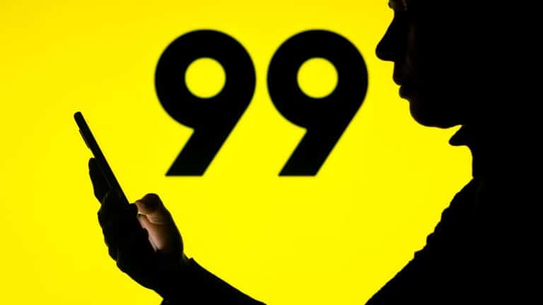 Cliente da 99 utilizando aplicativo, 99Pay e criptomoedas com Bitcoin