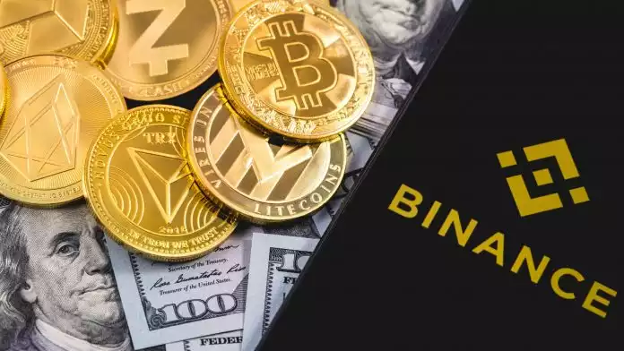 Criptomoedas e Dólar ao lado de aplicativo da Binance, Bitcoin, Ethereum