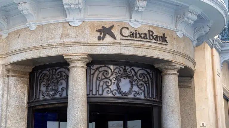 Fachada do CaixaBank