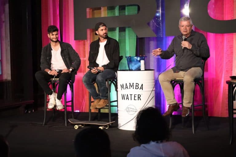 Prefeito de Niterói participa de evento sobre criptomoedas ao lado do skatista Bob Burnquist