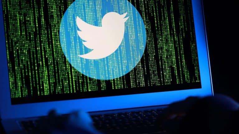 Símbolo do Twitter em página hackeada