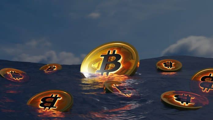 Moedas de Bitcoin boiando no mar.