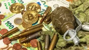 Moedas de Bitcoin ao lado de munição e granada, simbolizando seu uso na guerra da Ucrânia.