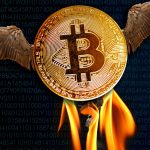Moeda de Bitcoin como uma fênix, renascendo das cinzas.