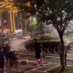 Tanques nas ruas da China.