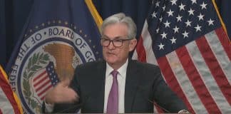 Jerome Powell, presidente do Fed, falando sobre aumento na taxa de juros. Fonte: Reprodução.