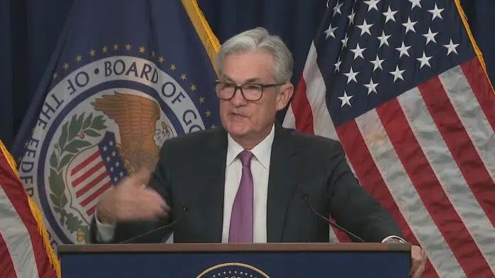 Jerome Powell, presidente do Fed, falando sobre aumento na taxa de juros. Fonte: Reprodução.