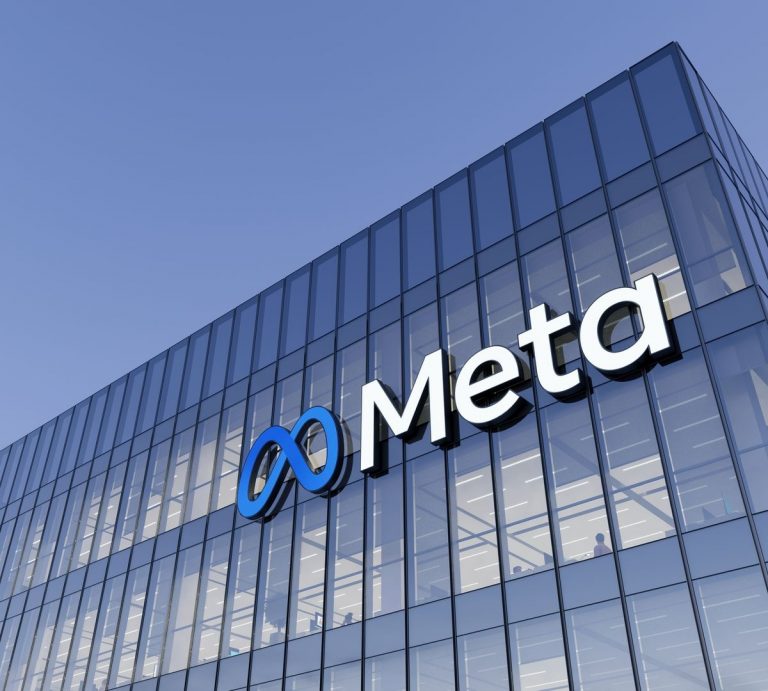 Logotipo da Meta em prédio.