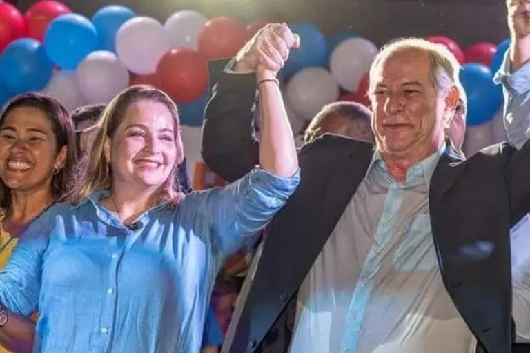 Candidata Carol Braz ao lado de Ciro Gomes em campanha eleitoral