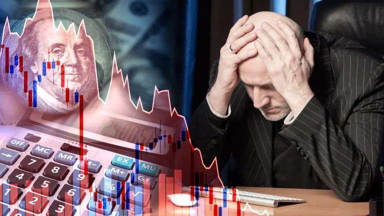 Homem preocupado com situação do Dólar, preço e gráfico