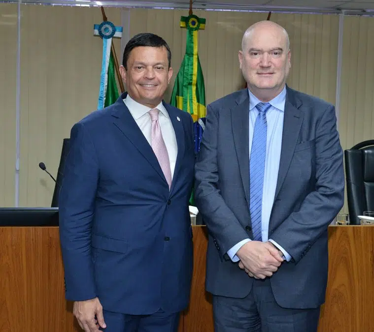 Professor da USP Renato de Mello Jorge Silveira na esquerda e o diretor da Emag Nino Toldo a sua direita