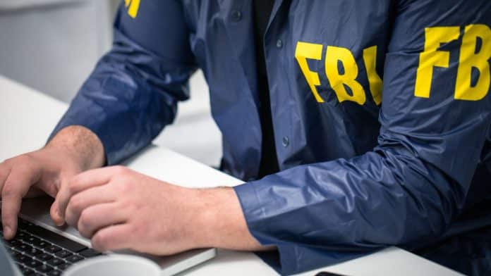 Agente do FBI, agência de investigação e inteligência dos EUA.