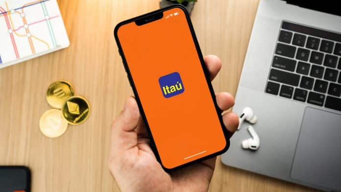 Aplicativo Itaú próximo de criptomoedas e bitcoin e blockchain Web3 stablecoins