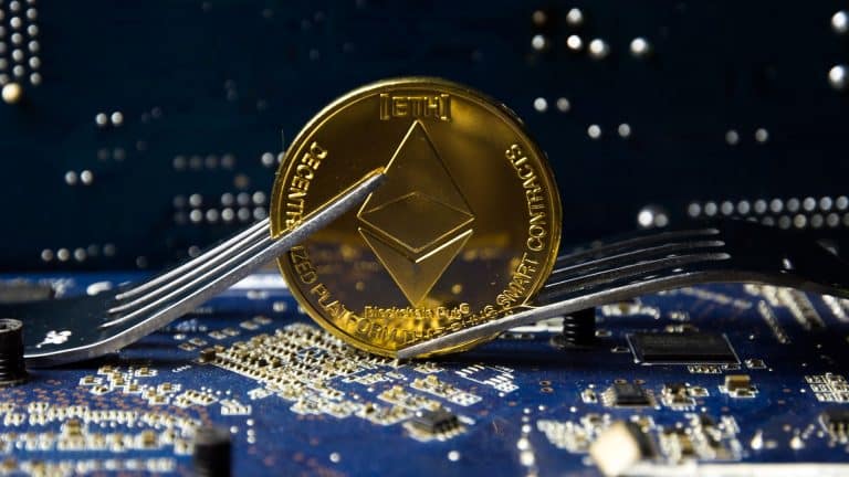 Criptomoeda Ethereum com garfos ao lado