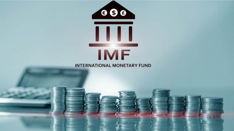 Símbolo do FMI próximo de moedas e calculadora e criptomoedas e bitcoin
