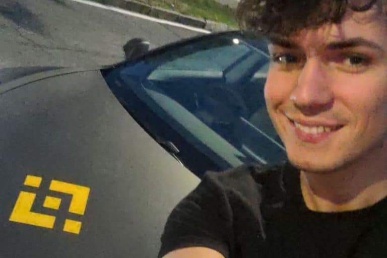 Trader de Dogecoin que ganhou Tesla da Binance exibe carro