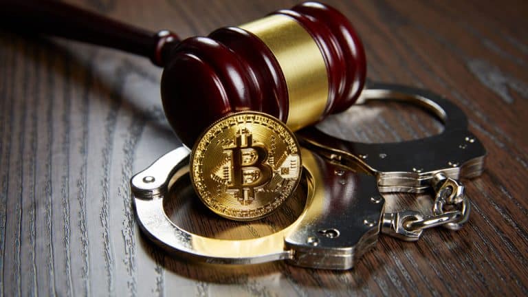 Ex-juíza é acusada de roubar veterano da segunda guerra mundial para comprar criptomoedas