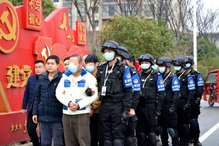 Suspeitos presos na China por lavagem de dinheiro com criptomoedas. Fonte: Reprodução.