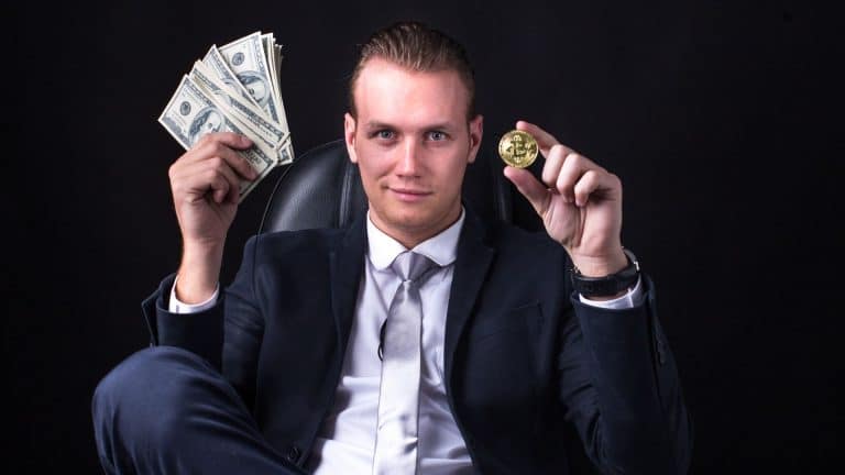 Investidor de Bitcoin ganancioso.