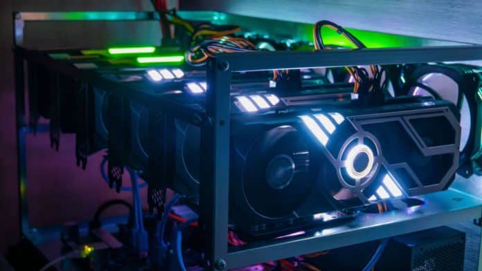Rig de mineração de criptomoedas.
