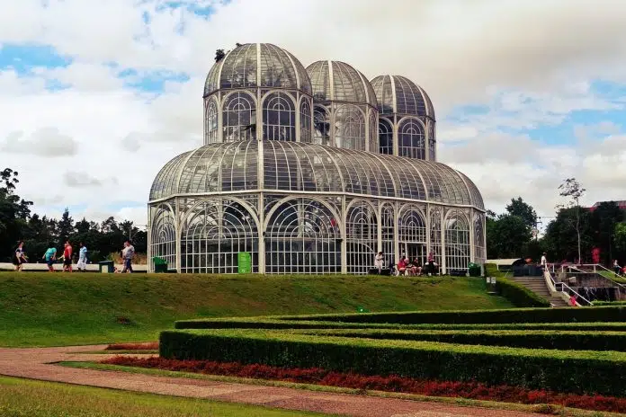 Jardim Botânico em Curitiba, marco histórico da capital do Paraná e bitcoin