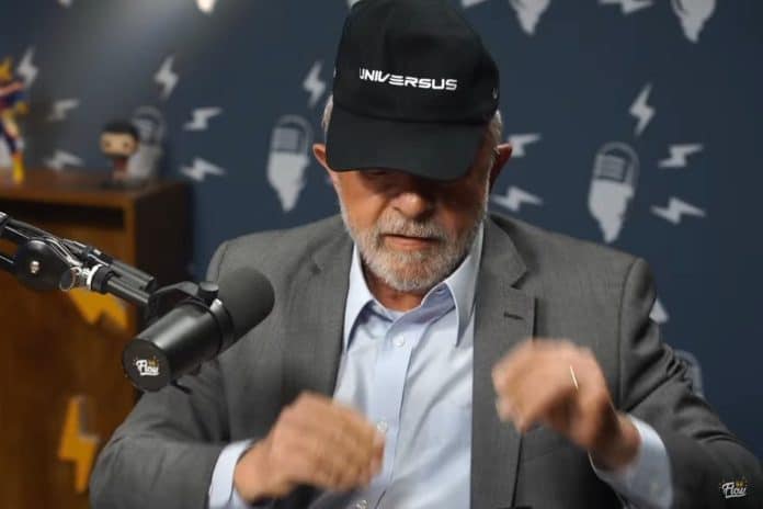 Lula participou do Flow Podcast e ganhou um boné e um NFT