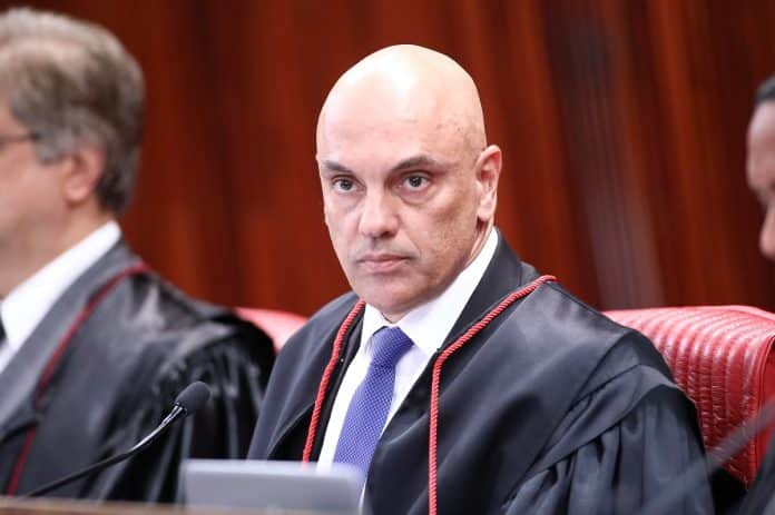 Ministro presidente do TSE, Alexandre de Morais, em sessão plenária da corte