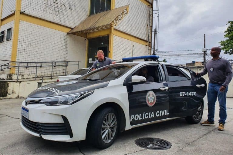 Viatura da Polícia Civil do Rio de Janeiro nas ruas em operação criptomoedas e bitcoin