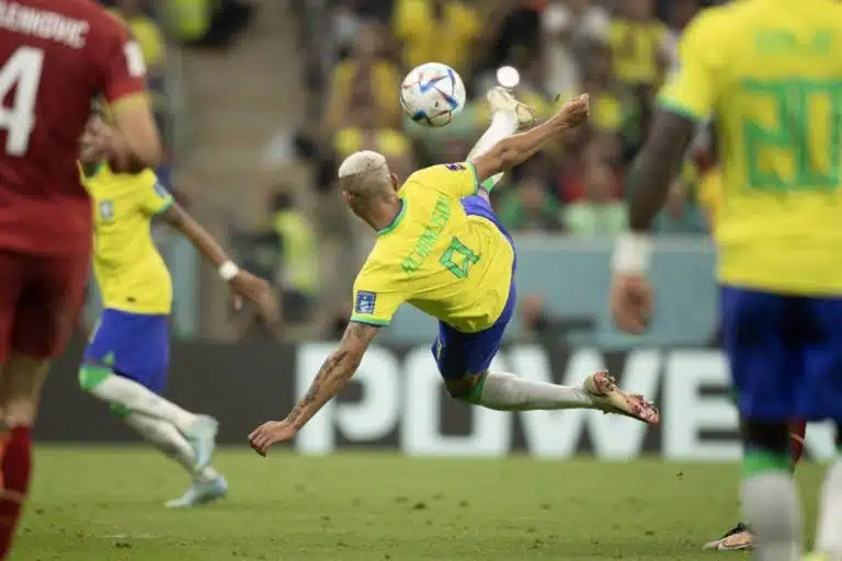 Golaço de Richarlison pela Seleção Brasileira na Copa do Mundo no Catar durante partida contra Sérvia