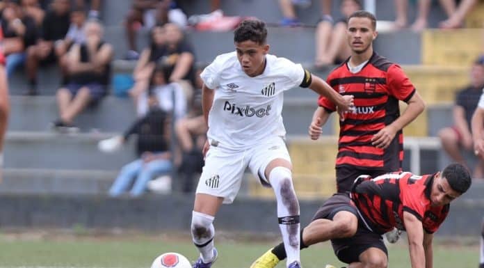Jogadores do Santos e Flamengo sub-17