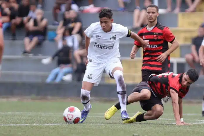 Jogadores do Santos e Flamengo sub-17