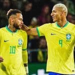 Richarlison e Neymar em partida pela Seleção Brasileira de Futebol, ambos jogadores já lançaram seus NFTs