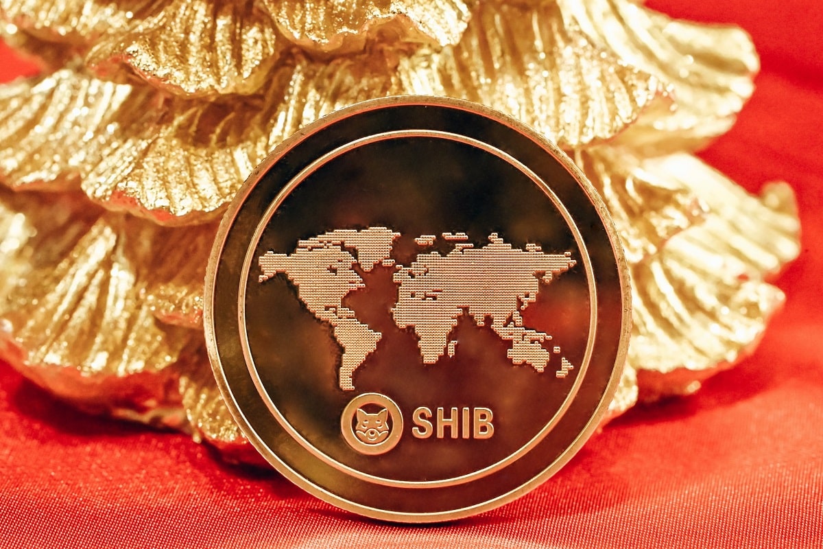 Criptomoeda Shiba Inu próxima de árvore de natal