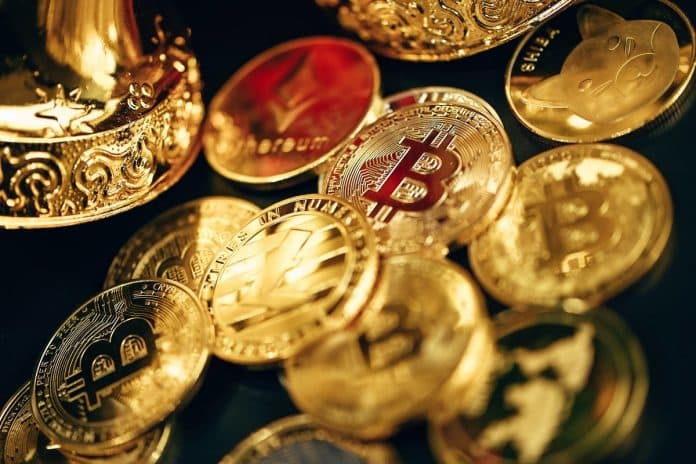 Criptomoedas próximas de sino de ouro