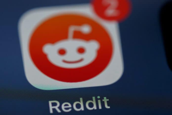 Ícone do aplicativo do Reddit, rede social que vende NFTs