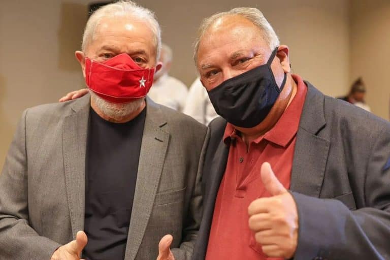 Lula ao lado do deputado mineiro Virgílio Guimarães