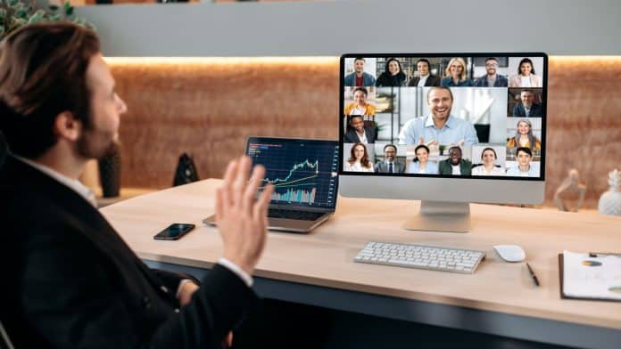 Reunião virtual de executivos.