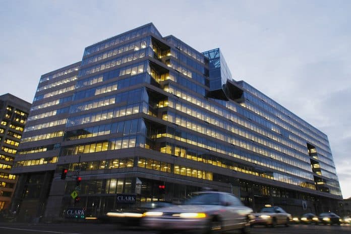Prédio do FMI em Washington DC - Fotografia Ilustração de Henrik Gschwindt de Gyor-FMI criptomoedas bitcoin