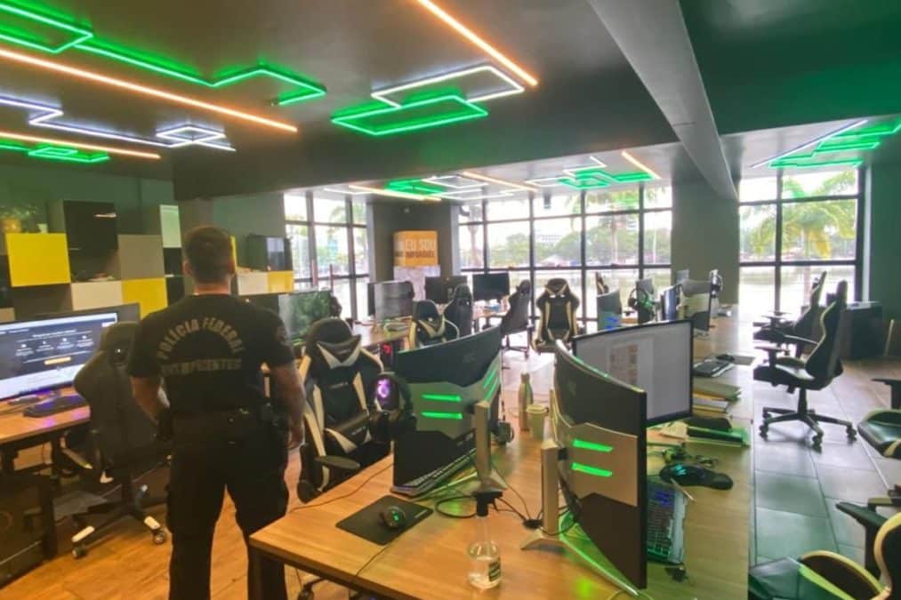 Polícia Federal cumprindo mandados na Braiscompany