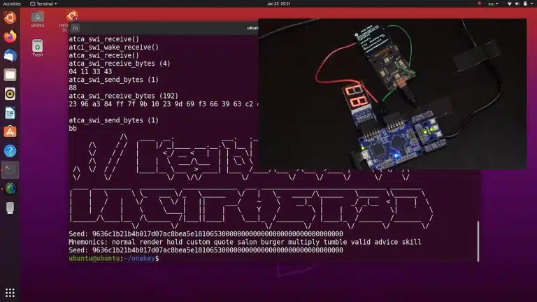 Carteira de hardware OneKey Mini sendo hackeada. Fonte: Unciphered/Reprodução.
