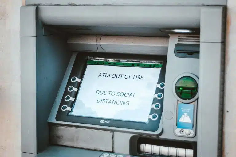ATM fora de uso com mensagem aos clientes