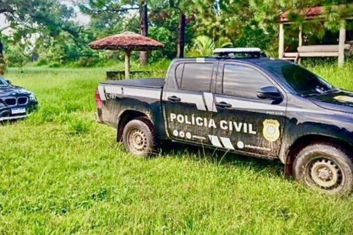 Caminhonete da Polícia Civil em Operação Embrião