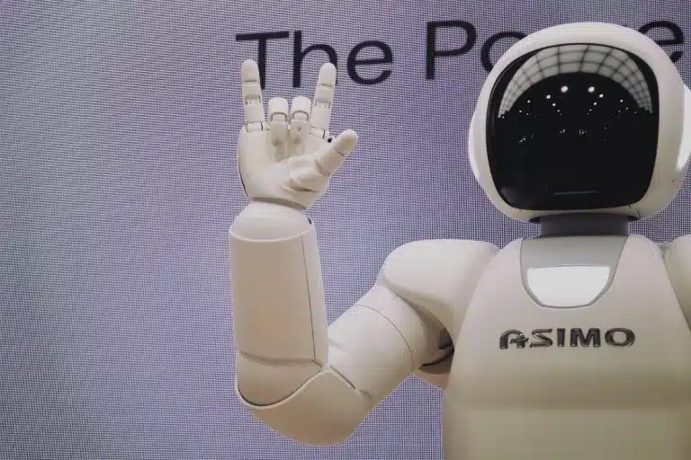 Robô com sinal de mão chifrada inteligência artificial