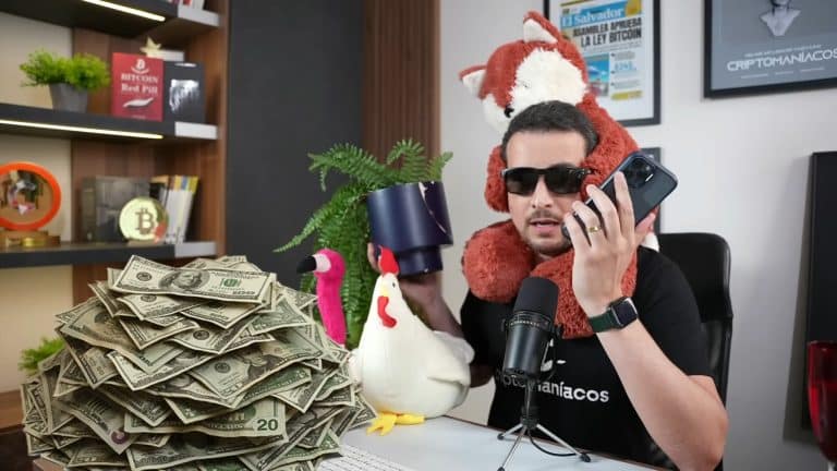 Guilherme Rennó, do canal Criptomaníacos, ligando para o Greenpeace para doar bitcoin.