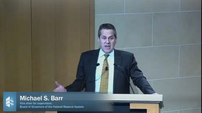 Michael S. Barr, vice-presidente do Federal Reserve, falando sobre criptomoedas.