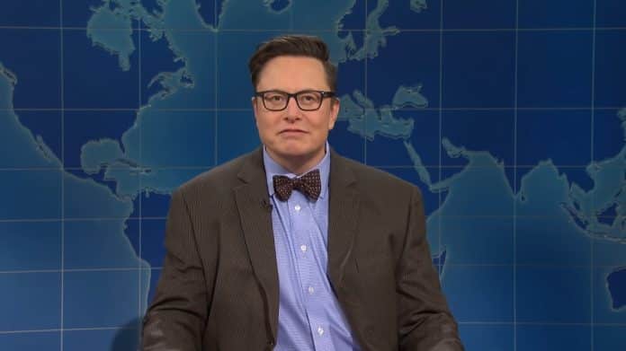 Bilionário Elon Musk falando sobre a Dogecoin (DOGE) no programa Saturday Night Live (SNL). Fonte: YouTube/Reprodução.