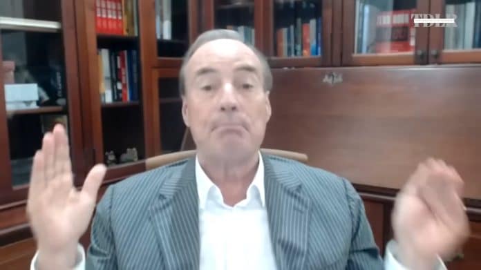 Harry Dent, autor do best-seller A Próxima Grande Depressão, falando sobre Bitcoin.