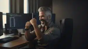 Investidor sorrindo e fazendo trade no computador Livecoins / Midjourney