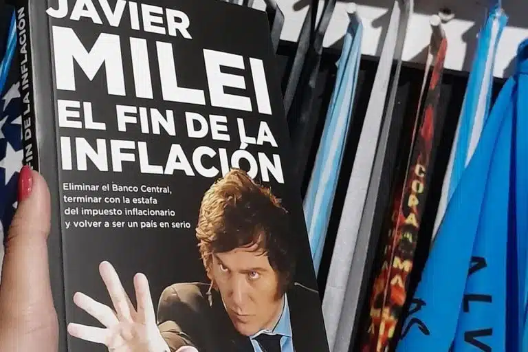 Livro de Javier Milei, deputado argentino que luta contra inflação no país