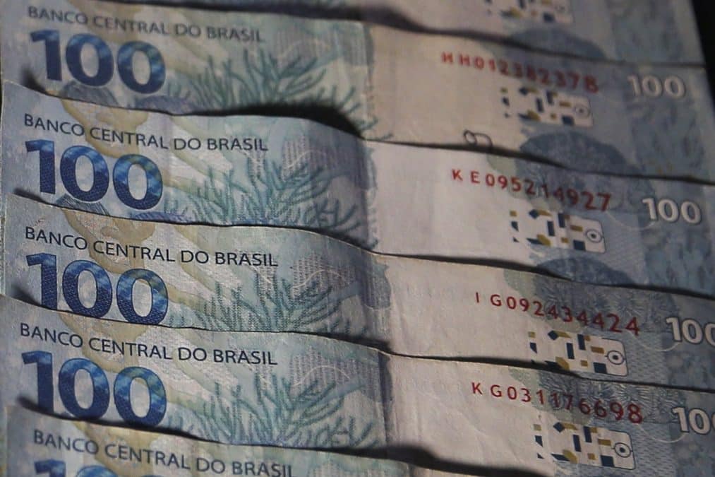 Notas físicas de 100 reais